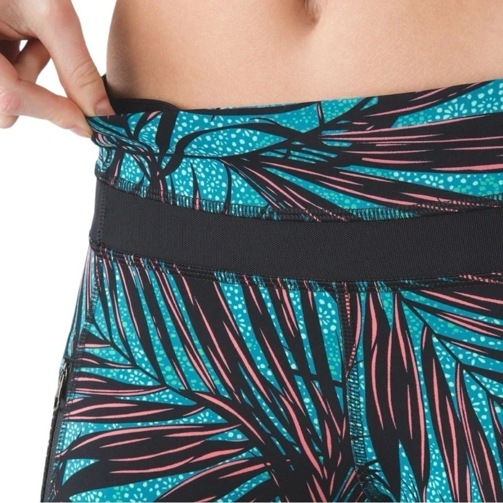 Lululemon Inspire Tight II size 6 in Palm Lace Tofino Teal Multi